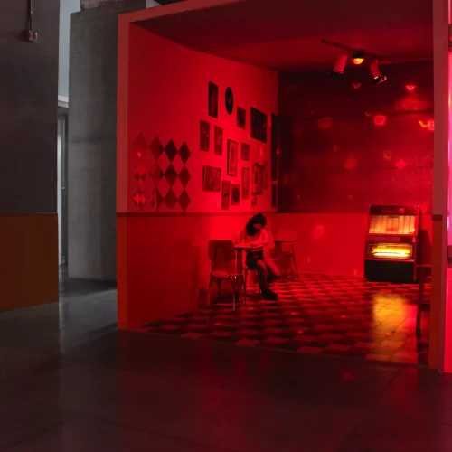 Amores de arrabal_ Instalación escenográfica 60m2 - Museo de Arte Moderno de Medellín - 2021 - Vista 2