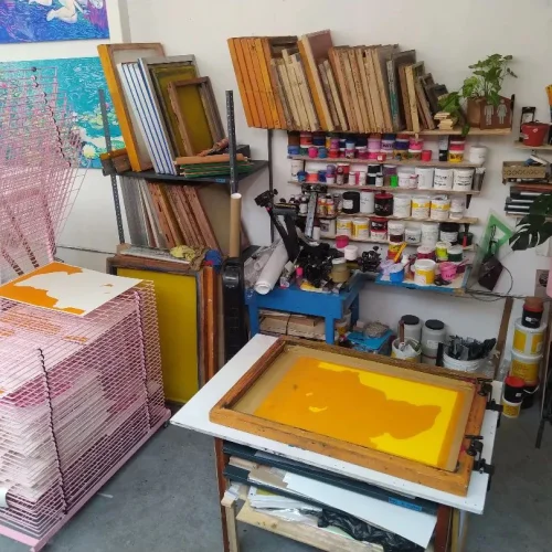 Photo by M M Serigrafía María María on February 23, 2023. May be art of book.